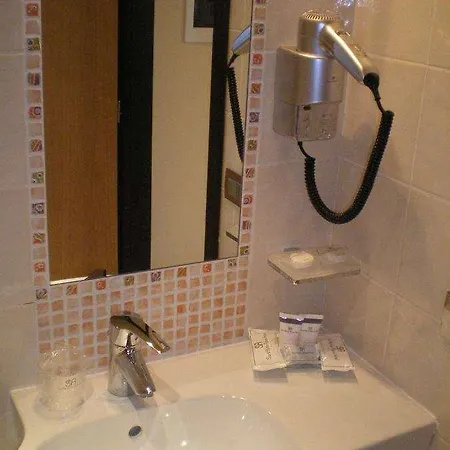 Sant'alphio Palace מלון 4*
