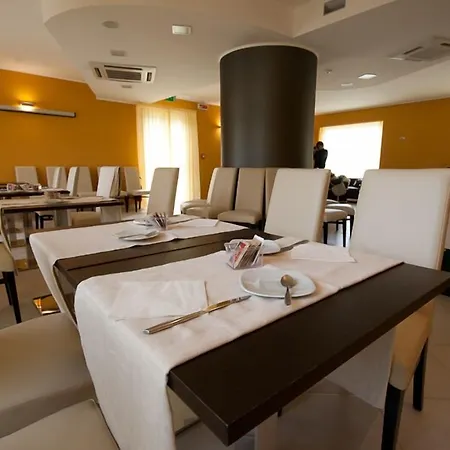 Sant'alphio Palace Hotel 4*