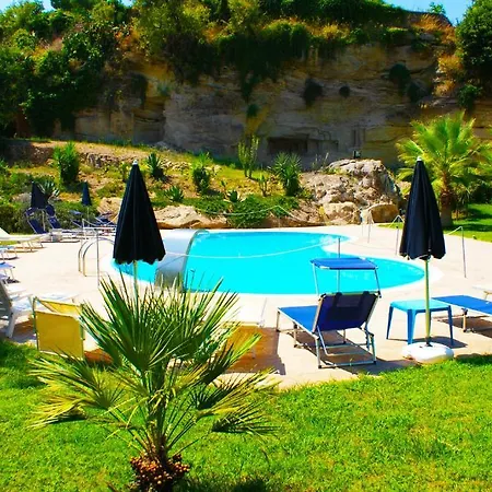Sant'alphio Palace 4* לנטיני