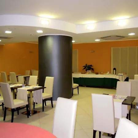מלון Sant'alphio Palace 4*